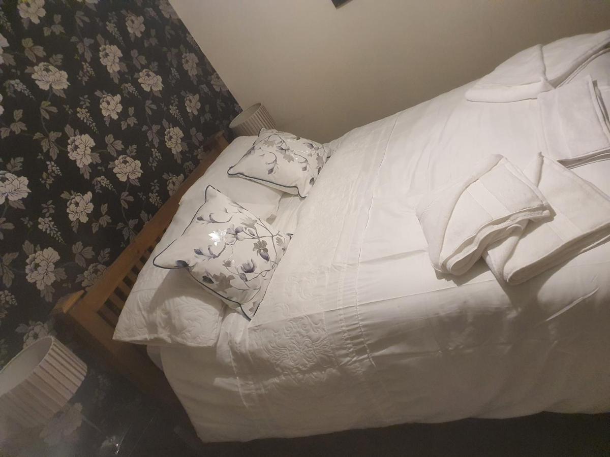 Hotel The Swan @ Stoford Exterior foto A futon