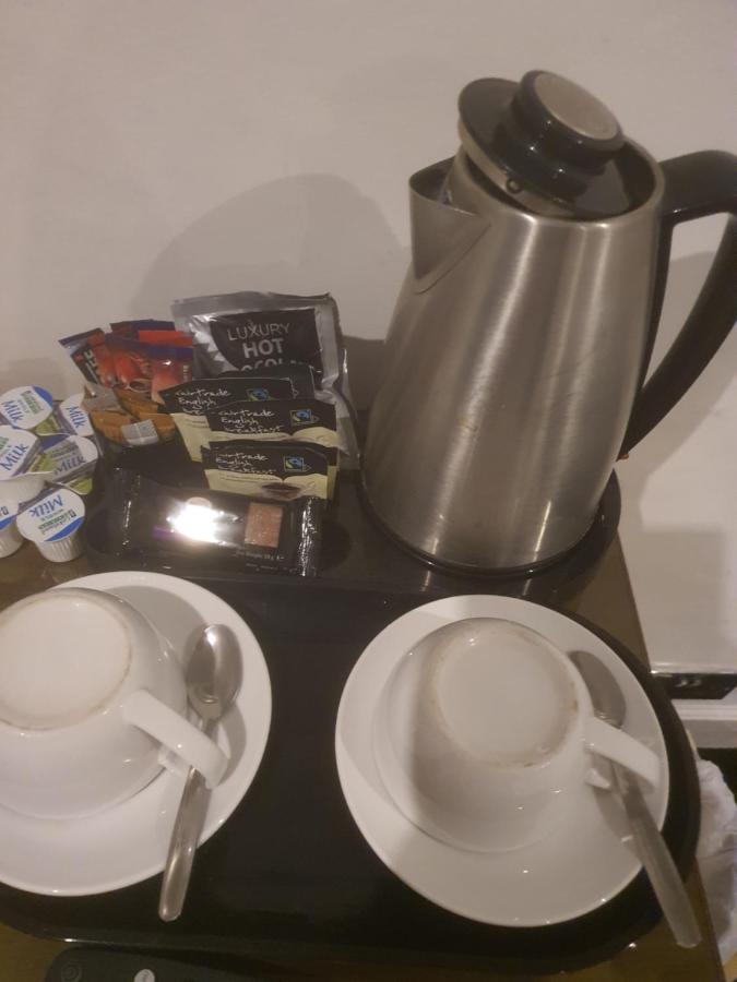Hotel The Swan @ Stoford Exterior foto A kettle with a selection of tea and coffee