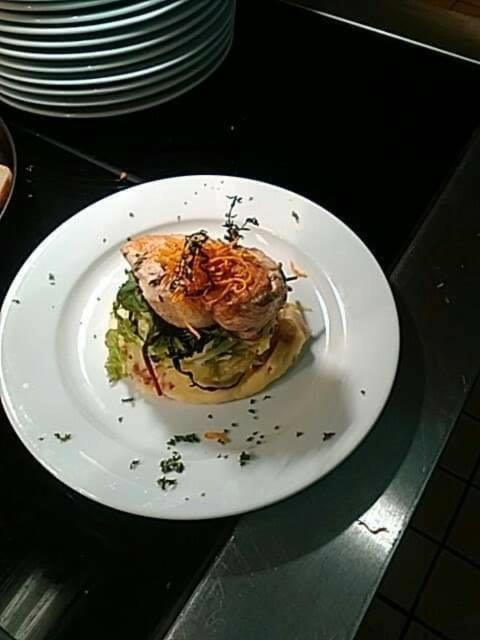 Hotel The Swan @ Stoford Exterior foto A prepared dish of chicken and cabbage