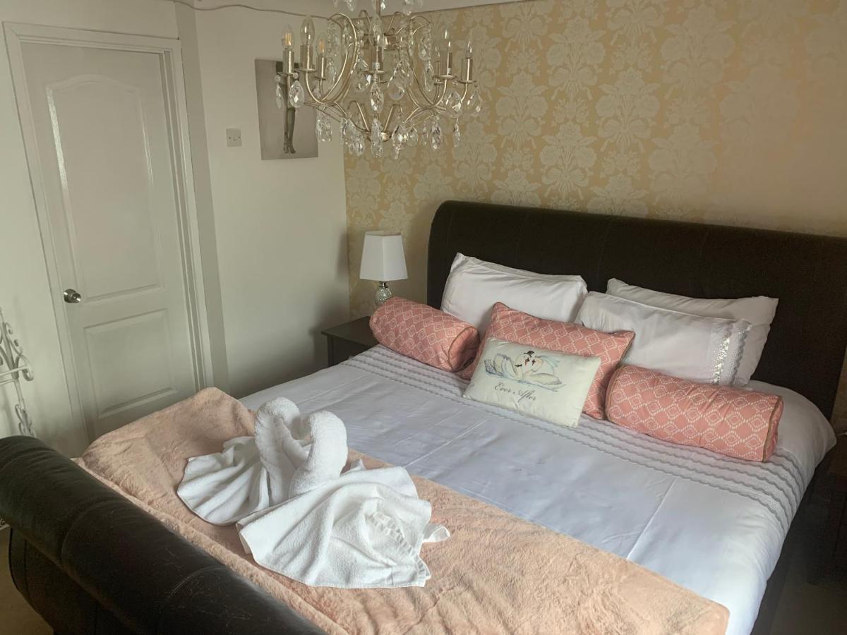 Hotel The Swan @ Stoford Exterior foto A bedroom at the hotel